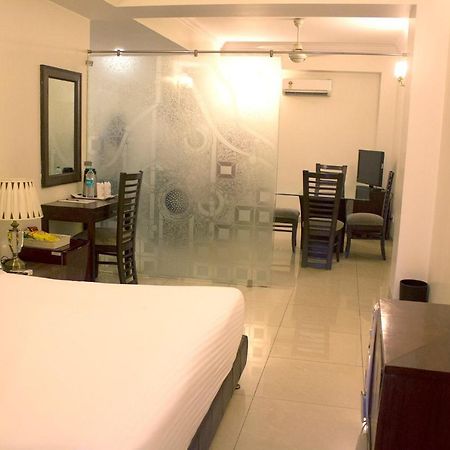 Hotel Bluestone Ghaziabad Exterior foto